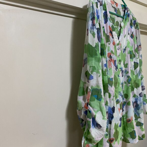 Zac & Rachel Woman long white w/floral button-up sleeve blouse, size 2X - Picture 3 of 10